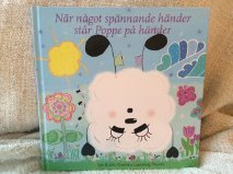 När Något Spännande Händer Står Poppe På Händer